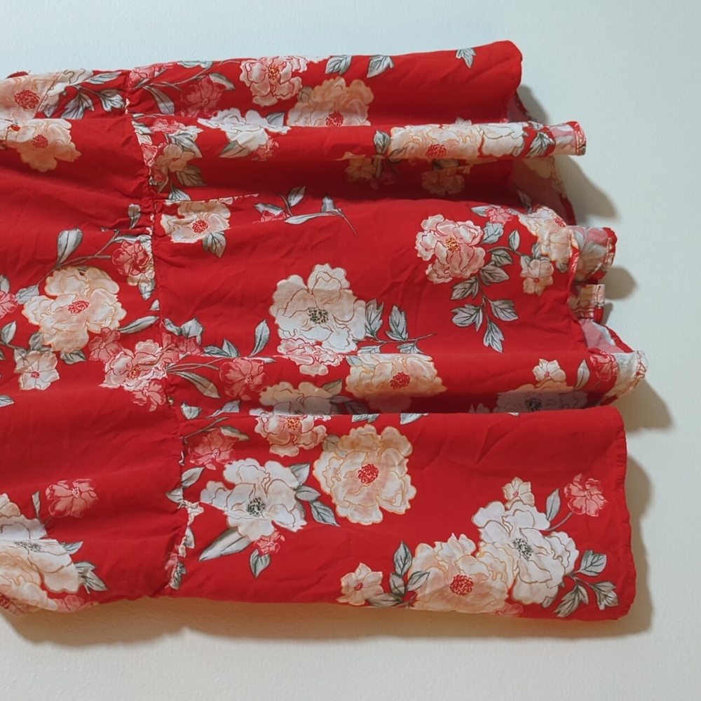 Torrid Red Cream Floral Round Neck Button Up Back Sleeveless Top Size 1‎ - Picture 4 of 8